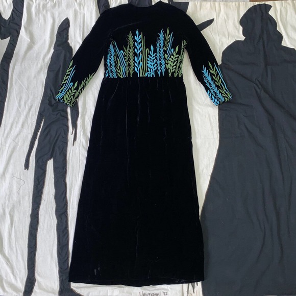 1960s Designer Silk Velvet Evening Gown w Elaborate Floral Embroidery Boho Glam - Picture 2 of 14
